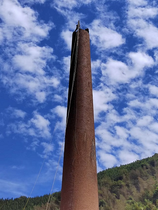 煙囪拆除公司：注重綠色、環(huán)保的拆除方式