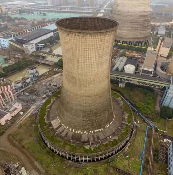 冷卻塔拆除:高空作業(yè)與環(huán)境保護的雙重考量
